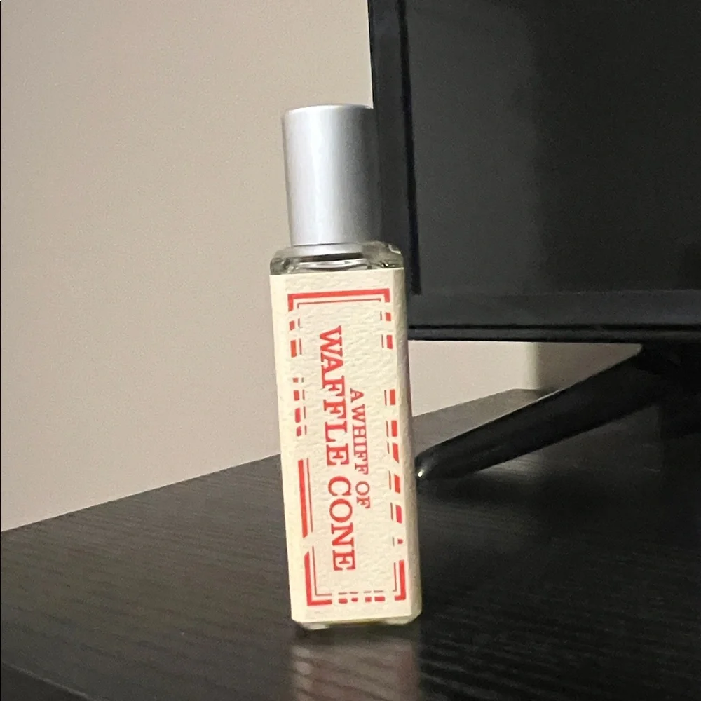Imaginary authors a whiff of waffle cone perfume - Picture 6 of 8